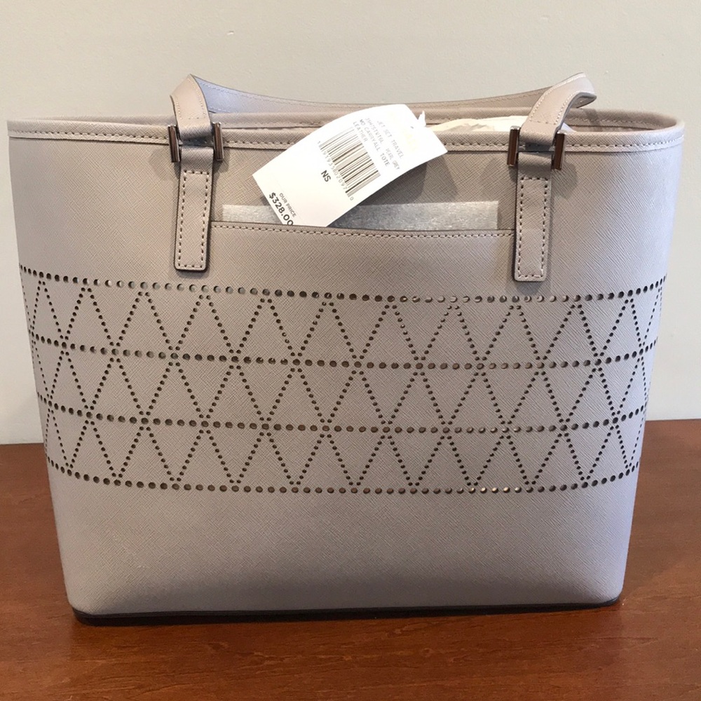 Michael Kors
14"X10"X5" MEDIUM LEATHER TOTE